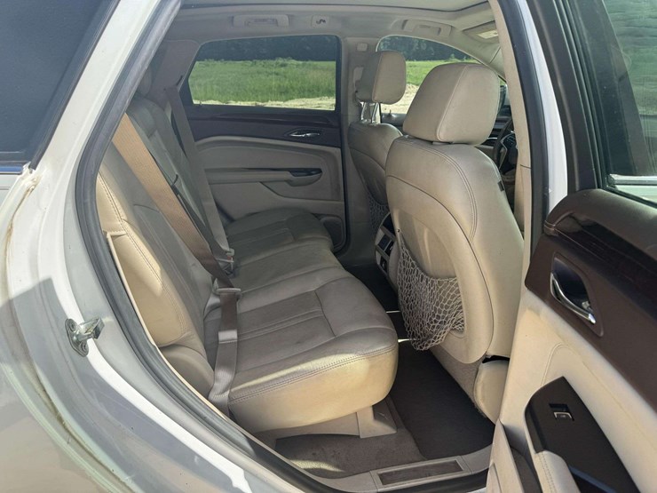 2014-cadillac-srx-image-16
