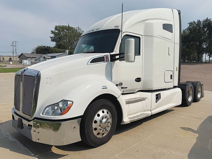 2021-kenworth-t680-image-1