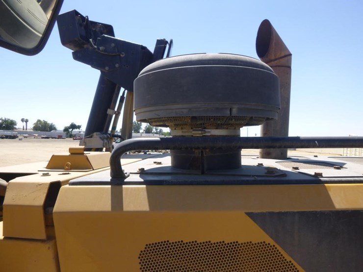 2012-caterpillar-d8t-image-22