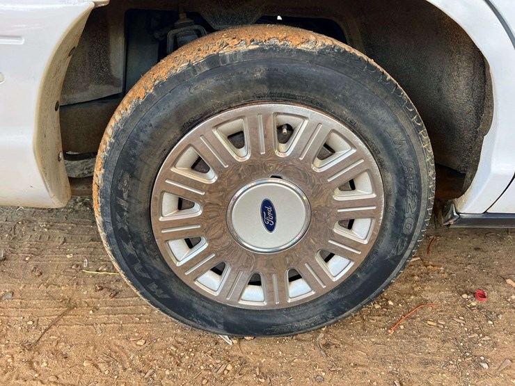 2004-ford-crown-vic-(211,135-miles)-image-16
