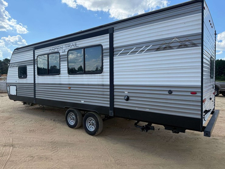 2021-keystone-bumper-pull-camper-image-4