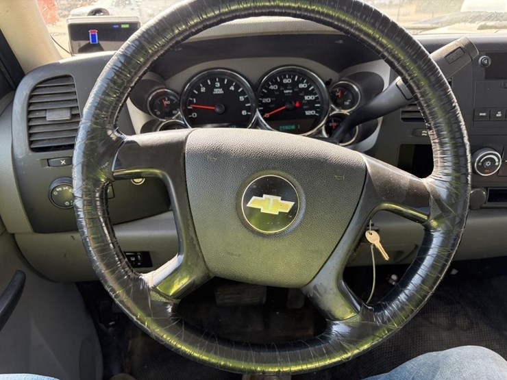 2010-chevrolet-silverado-2500-image-14