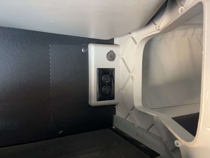 2022-kenworth-t680-image-26