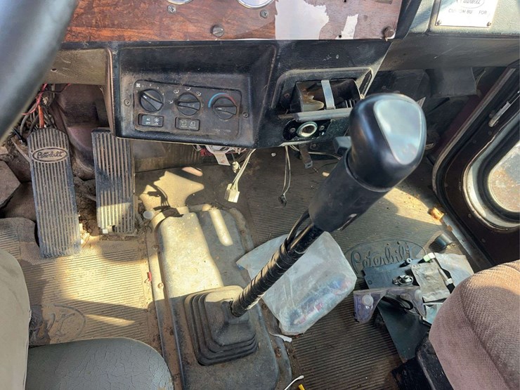 2000-peterbilt-379-image-14