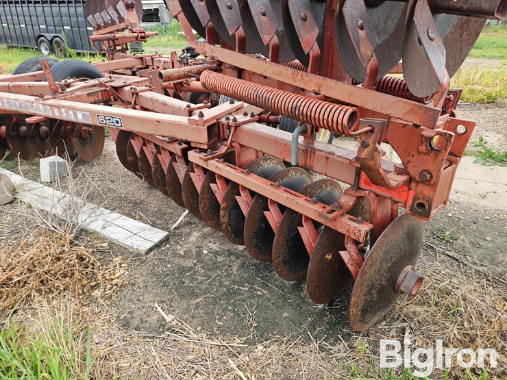 massey-ferguson-620-image-19