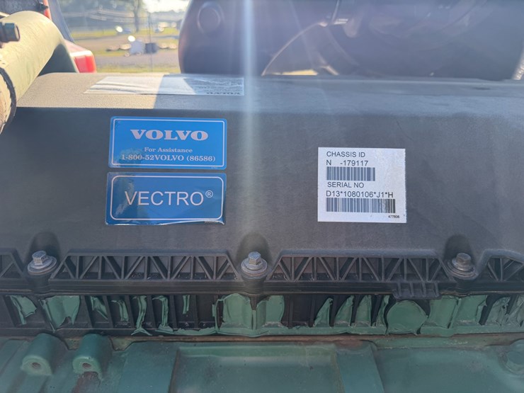 2015-volvo-vnl42t300-image-10