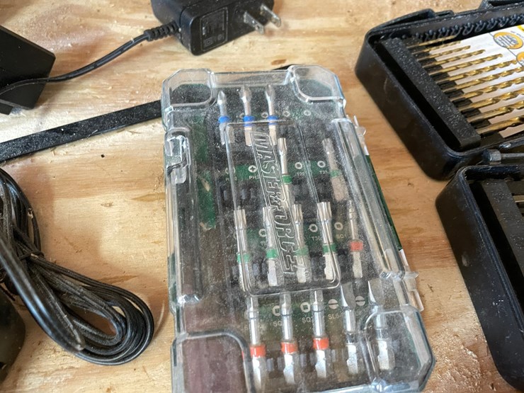 #10155-•-(5)-cases-of-drill-bits-image-4