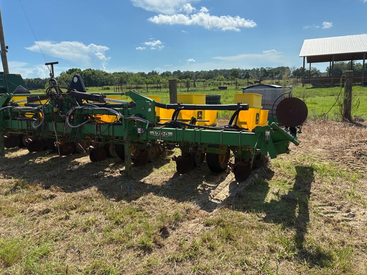 john-deere-1720-image-1