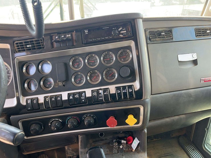 2019-kenworth-t8-series-dump-truck-image-30