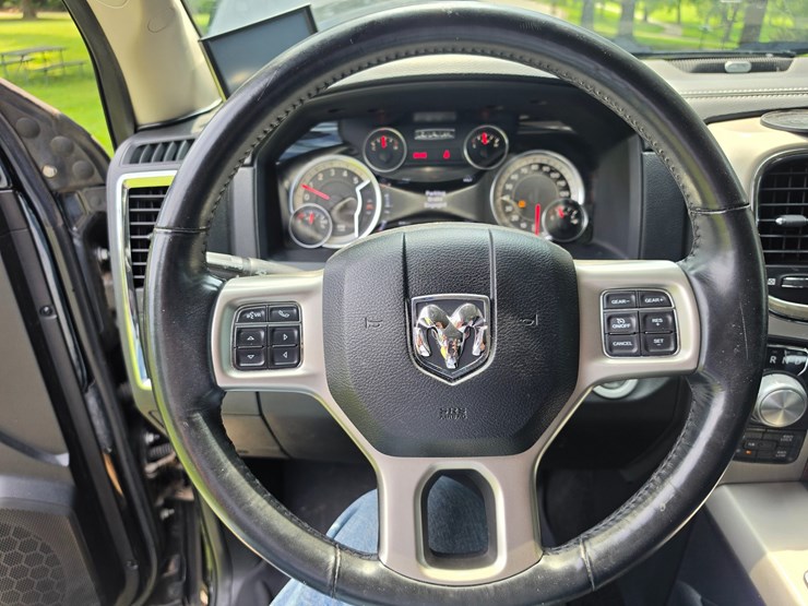 2014-dodge-1500-image-38