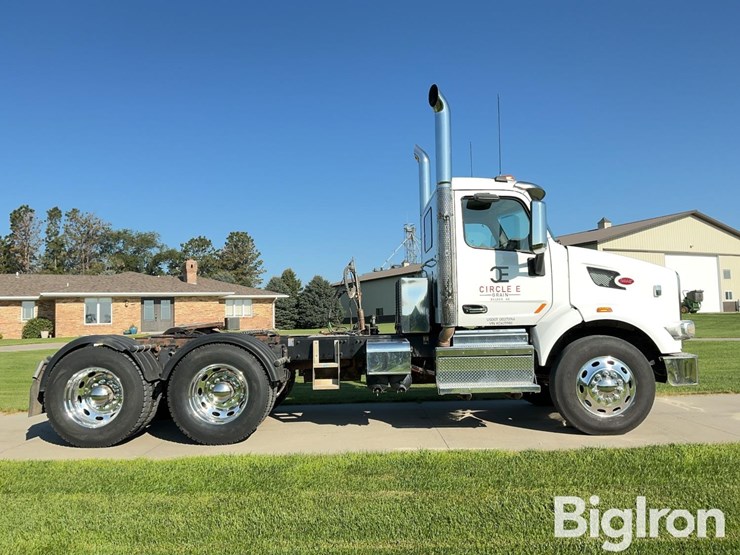 2019-peterbilt-567-image-4