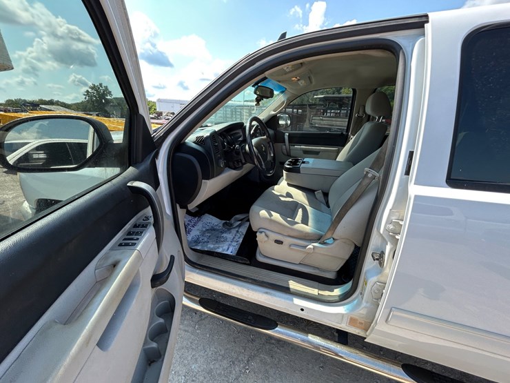 2011-chevrolet-1500-image-11