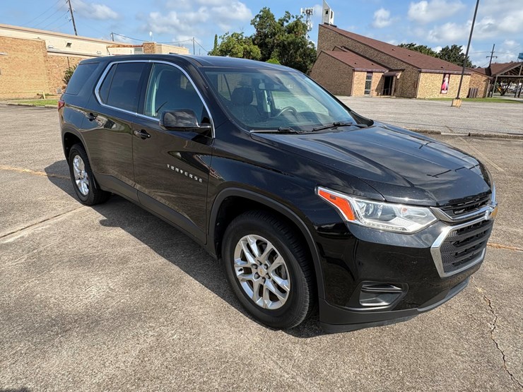 2022-chevrolet-traverse-image-2