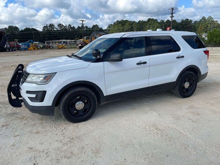 2017-ford-explorer-image-1