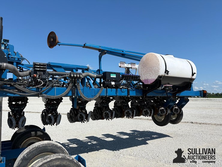 1995-kinze-2600-image-9