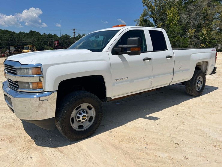 2015-chevrolet-silverado-2500hd-image-1