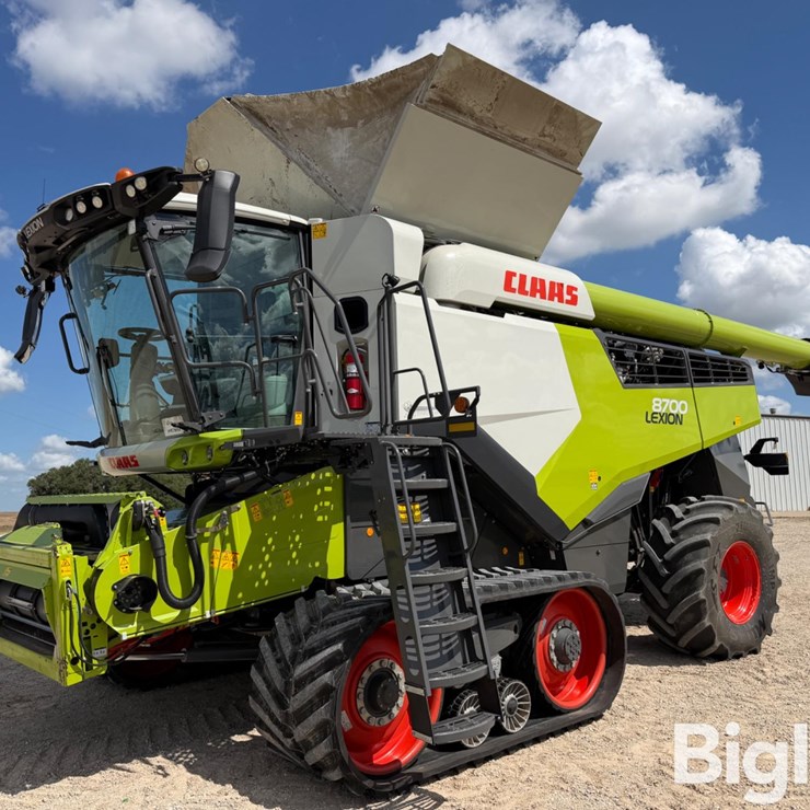 2023 CLAAS LEXION 8700TT