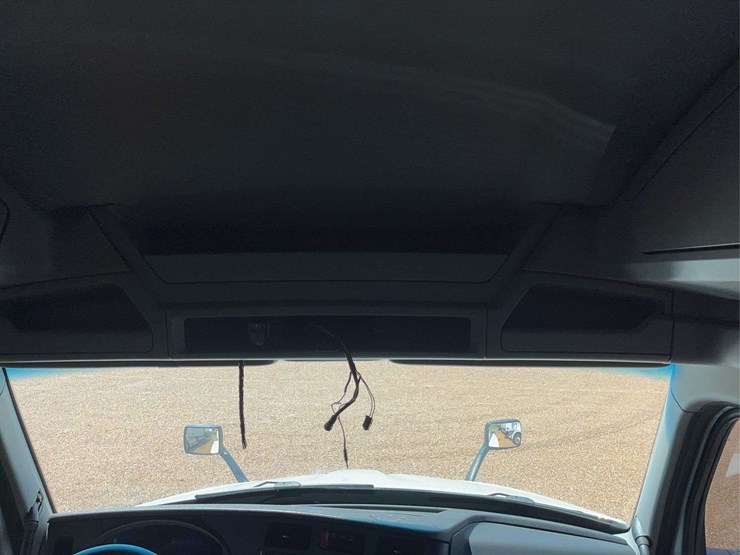 2022-kenworth-t680-image-33