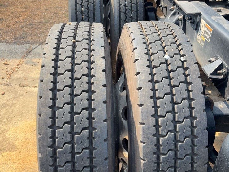 2022-kenworth-t680-image-9