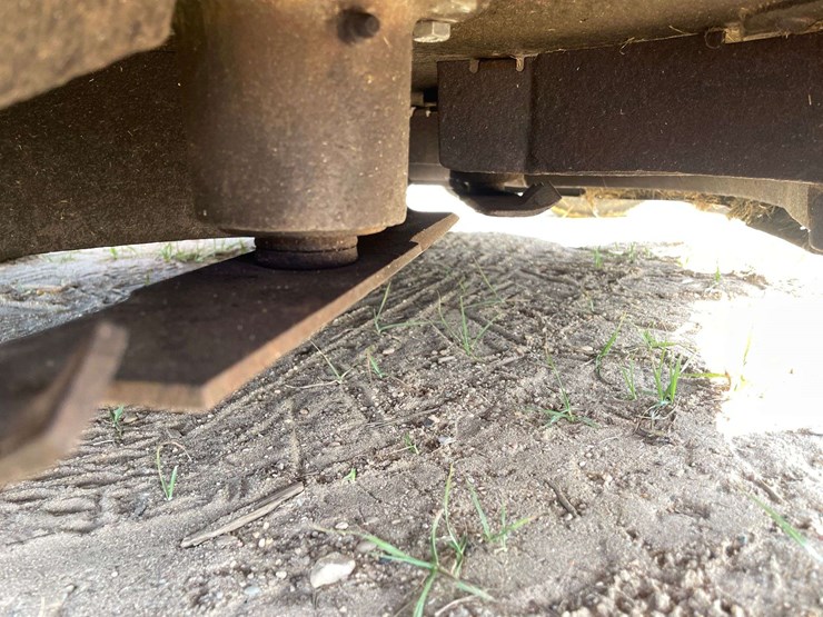 great-dane-52”-zero-turn-mower-(1075-hours)-image-12