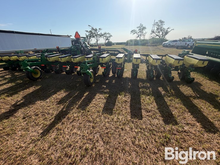john-deere-1725-image-6