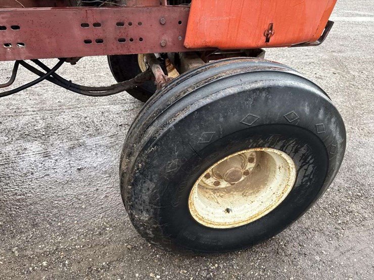 allis-chalmers-7040-image-17
