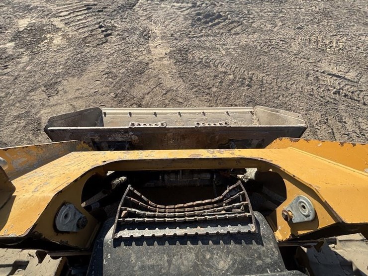 2016-caterpillar-259d-image-21