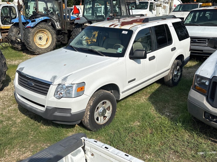 2006-ford-explorer-image-3