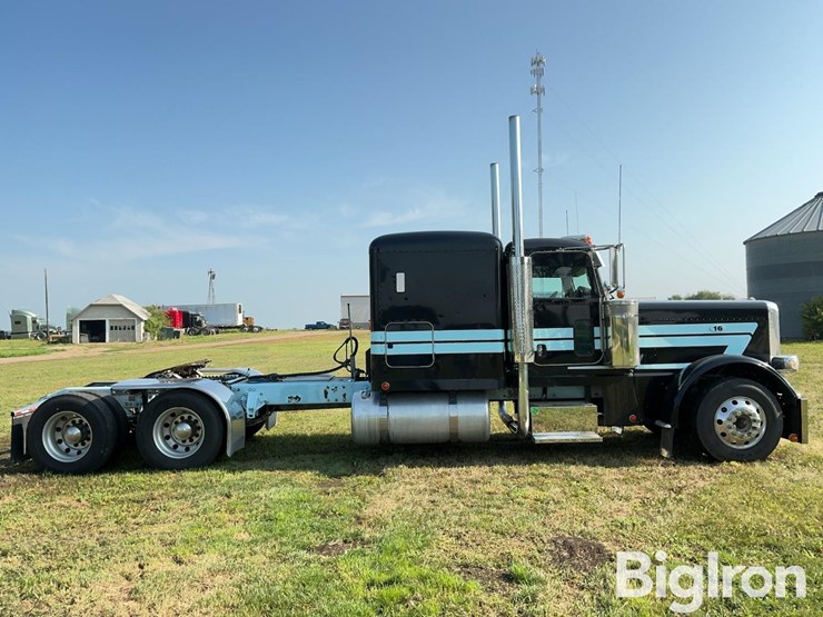 2017-peterbilt-389-image-4