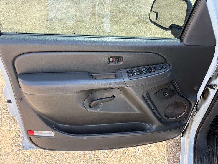 2006-chevrolet-silverado-1500-image-11