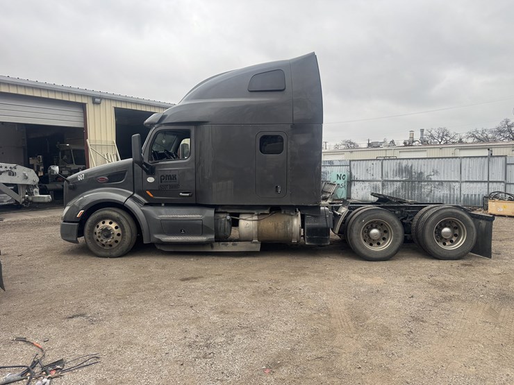 2019-peterbilt-579-image-4