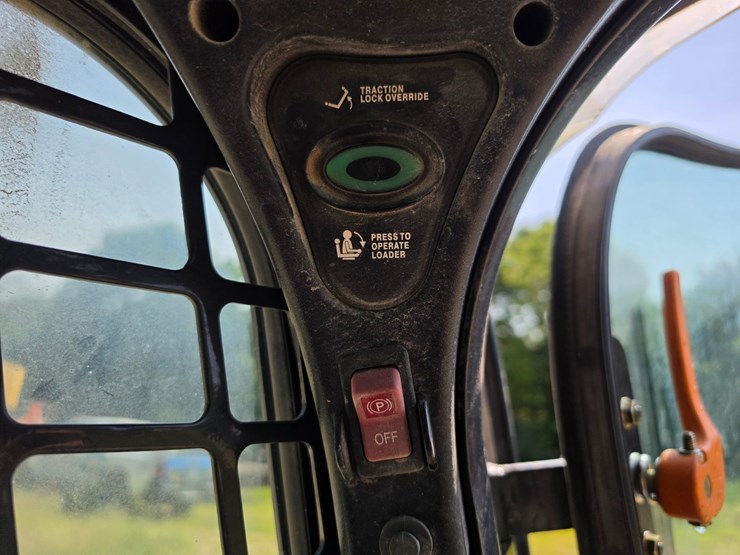 2020-bobcat-t770-image-22