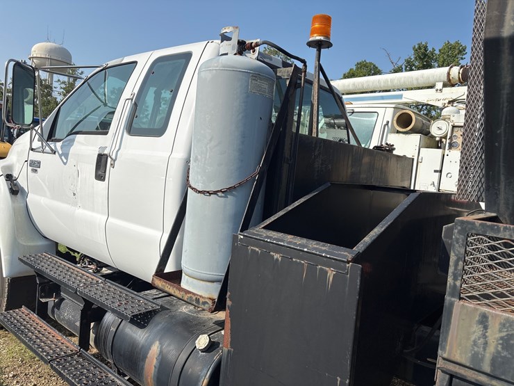 2004-ford-f750-image-17