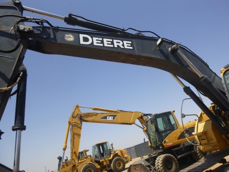 2011-deere-225d-lc-image-31