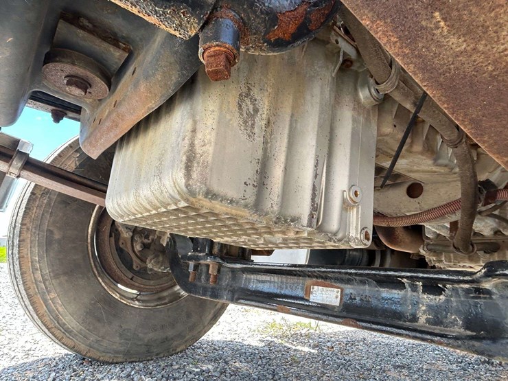 2004-freightliner-fl80-image-48