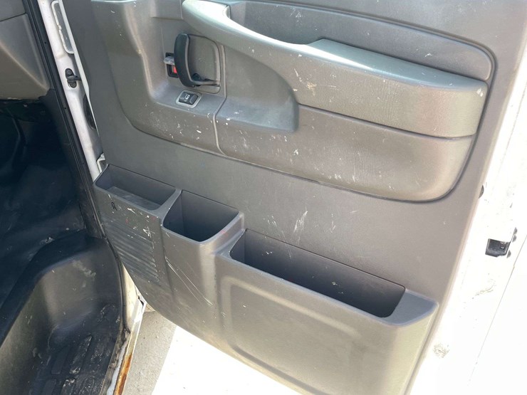 2005-chevrolet-express-3500-image-17