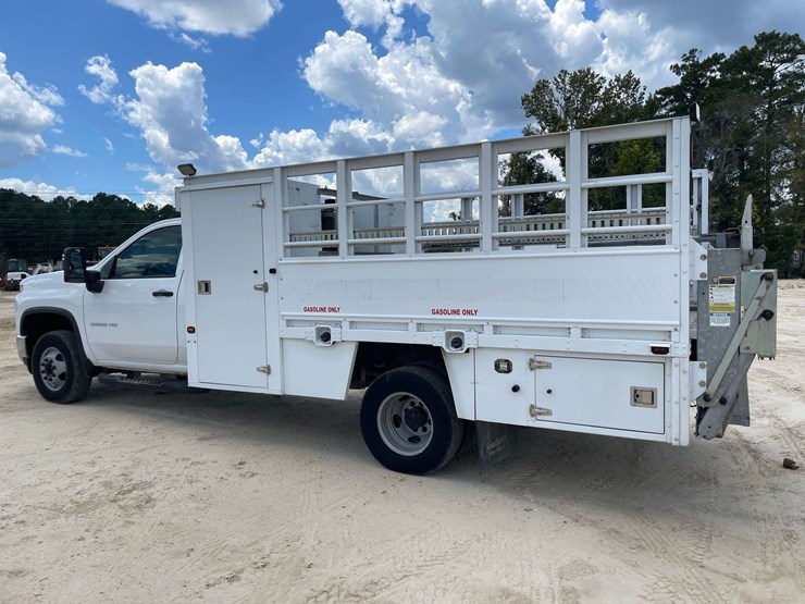 2020-chevrolet-silverado-3500-image-2