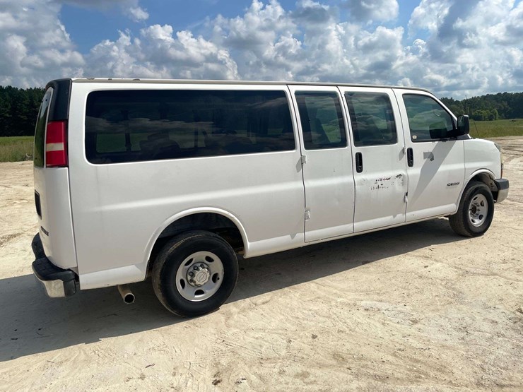 2005-chevrolet-express-3500-image-3