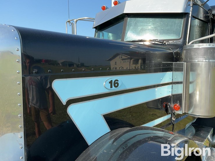 2017-peterbilt-389-image-11