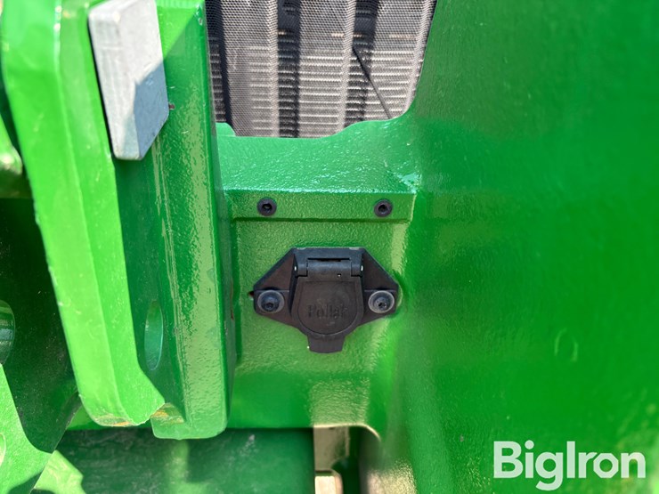 2023-john-deere-8r-340-image-16