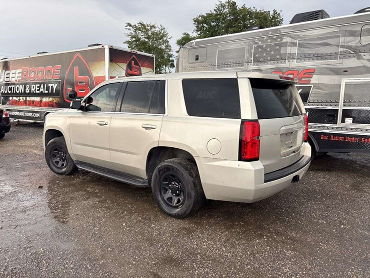 2017-chevrolet-tahoe-image-3