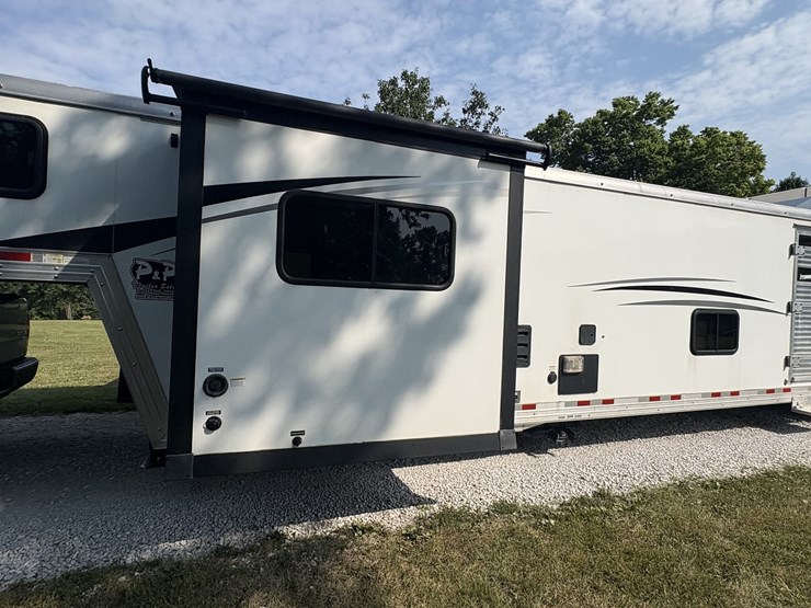 2018-bison-8011ldstlt-stock-combo-living-quarters-trailer-image-39