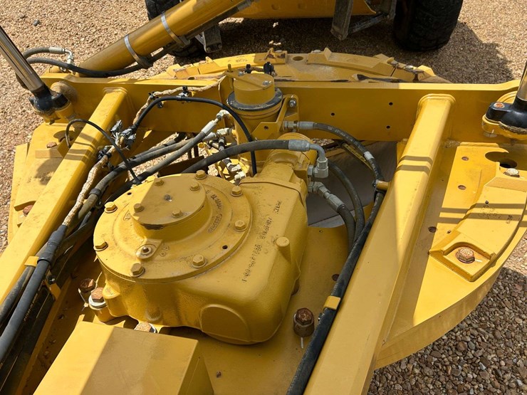 2020-caterpillar-140-image-16