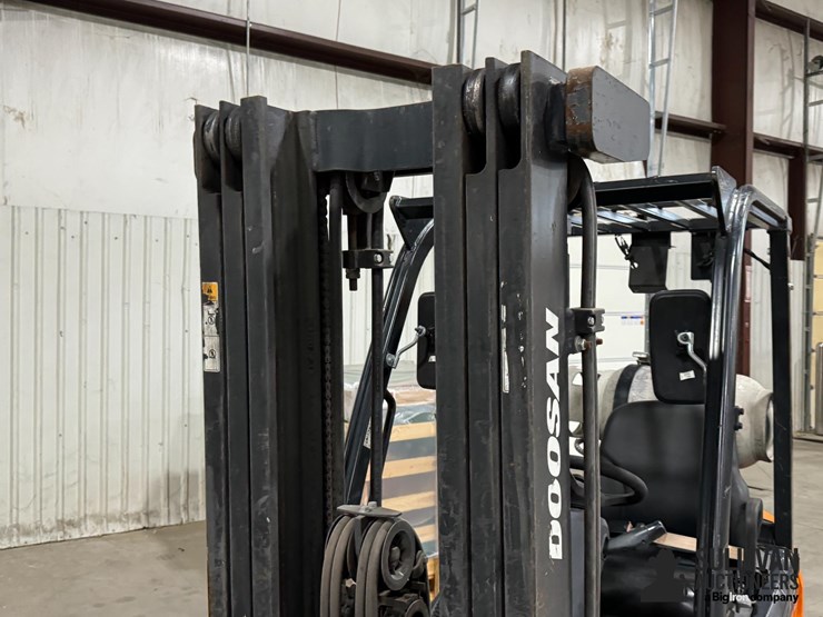 2019-doosan-gc20sc-9lp-forklift-image-10