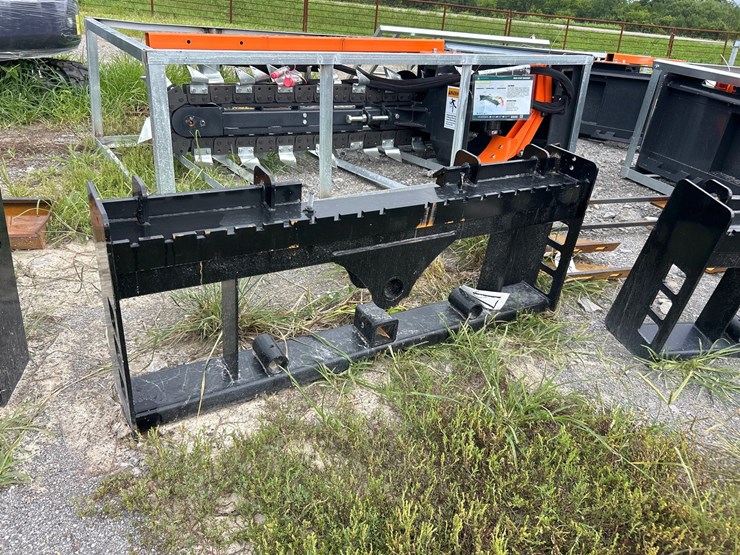 #21-•-pallet-fork-/-hay-spear-frame-for-skid-steer-image-1