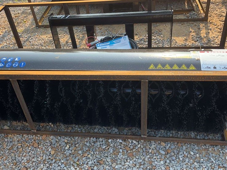 mower-king-skid-steer-angle-broom,-72"-image-5
