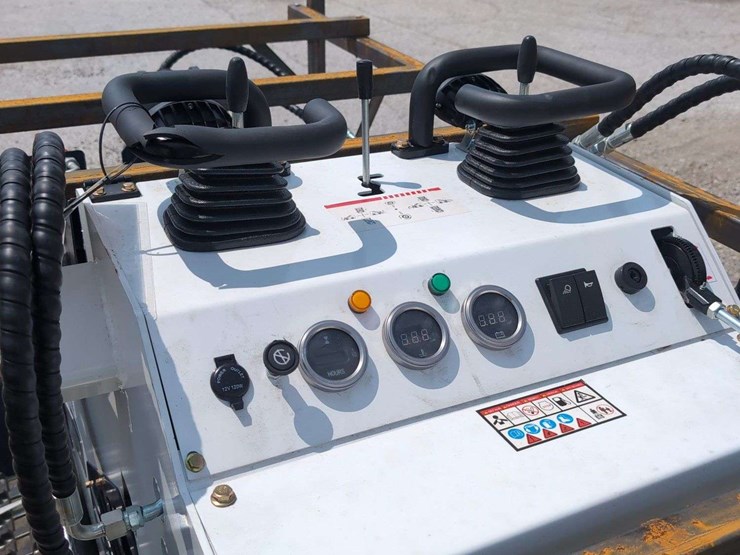 zjg-mini-skid-steer-loader-zj-380-(white)---15hp-image-7