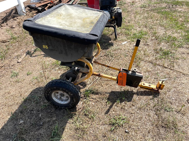 #7964-•-yardworks-towable-lawn-spreader-image-3