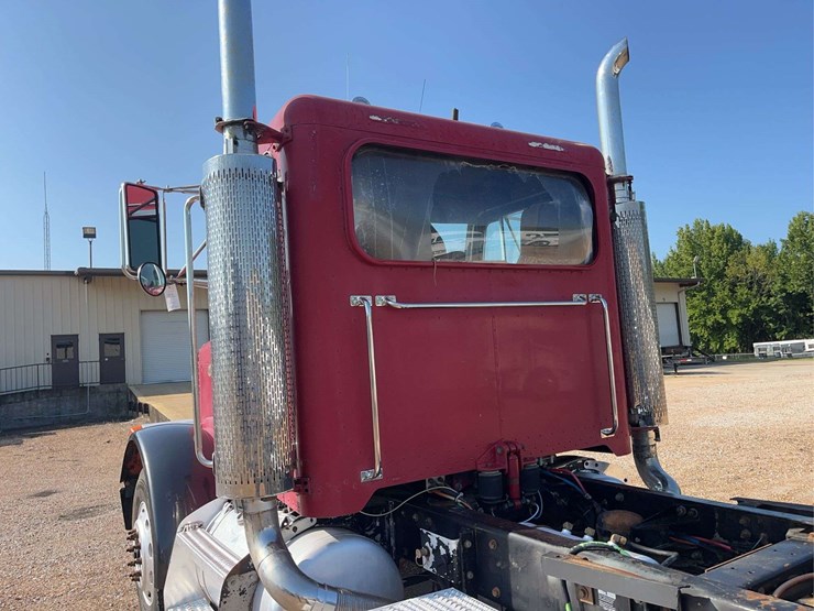2000-peterbilt-379-image-5