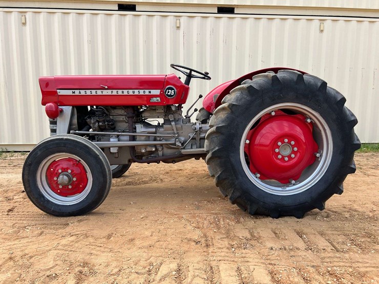 massey-ferguson-135-image-37